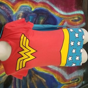 Wonder woman DCcomics tee with star cape! Size L